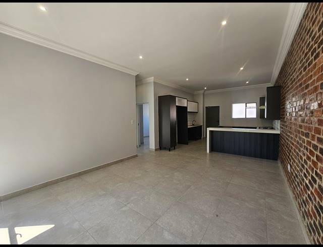 3 BEDROOM APARTMENT FOR SALE IN BRYANSTON